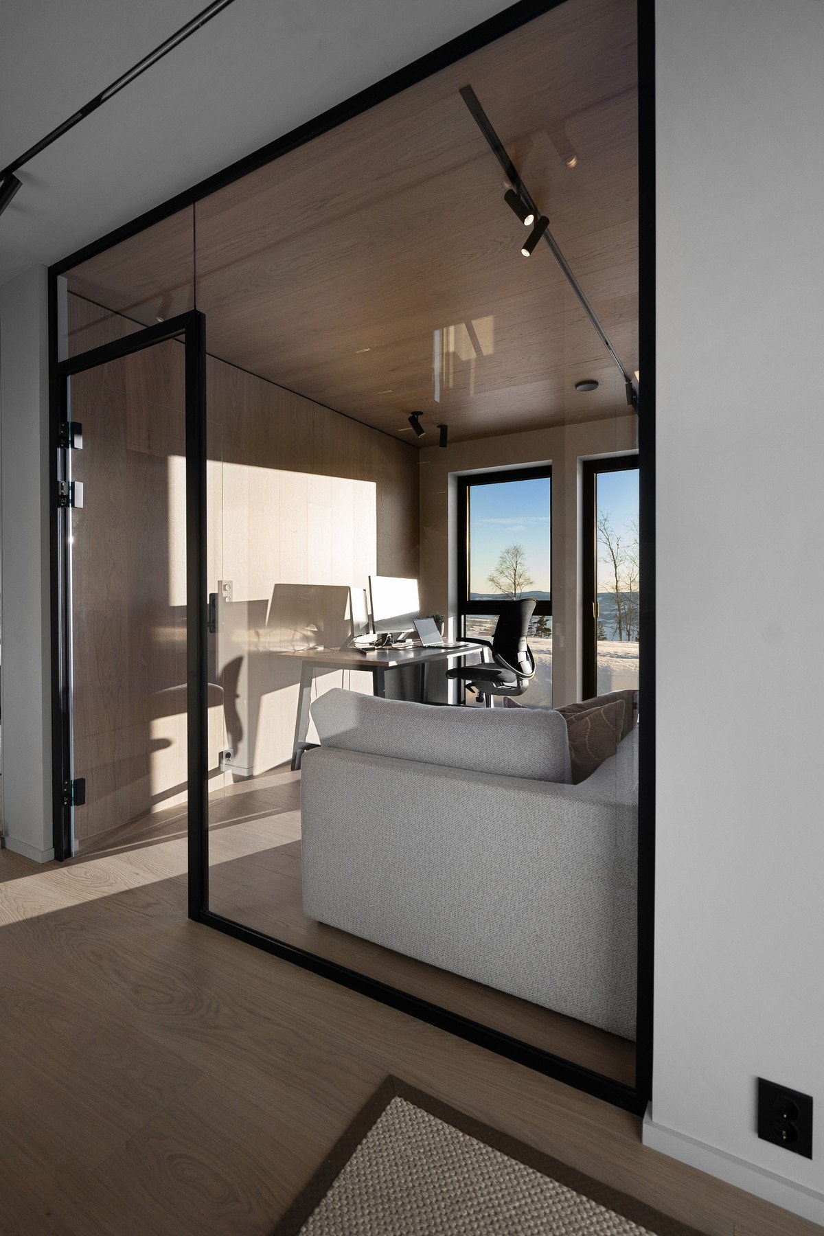 Glass skillevegger, rekkverk og glassdekor levert av Glamitec Lillehammer. Galleribilde