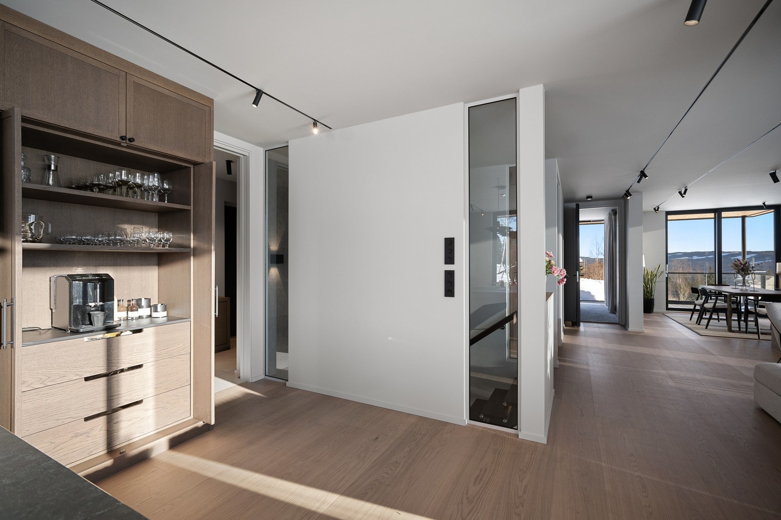 Malerarbeid utført av Mjøs Regnbue Galleribilde