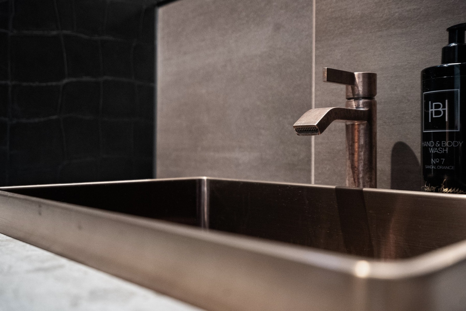 Blandebatterier og servanter på baderom og toalett 1 er levert av Tapwel. Det er Haven baderomsinnredning på begge bad og toalett i 1 etg. Galleribilde