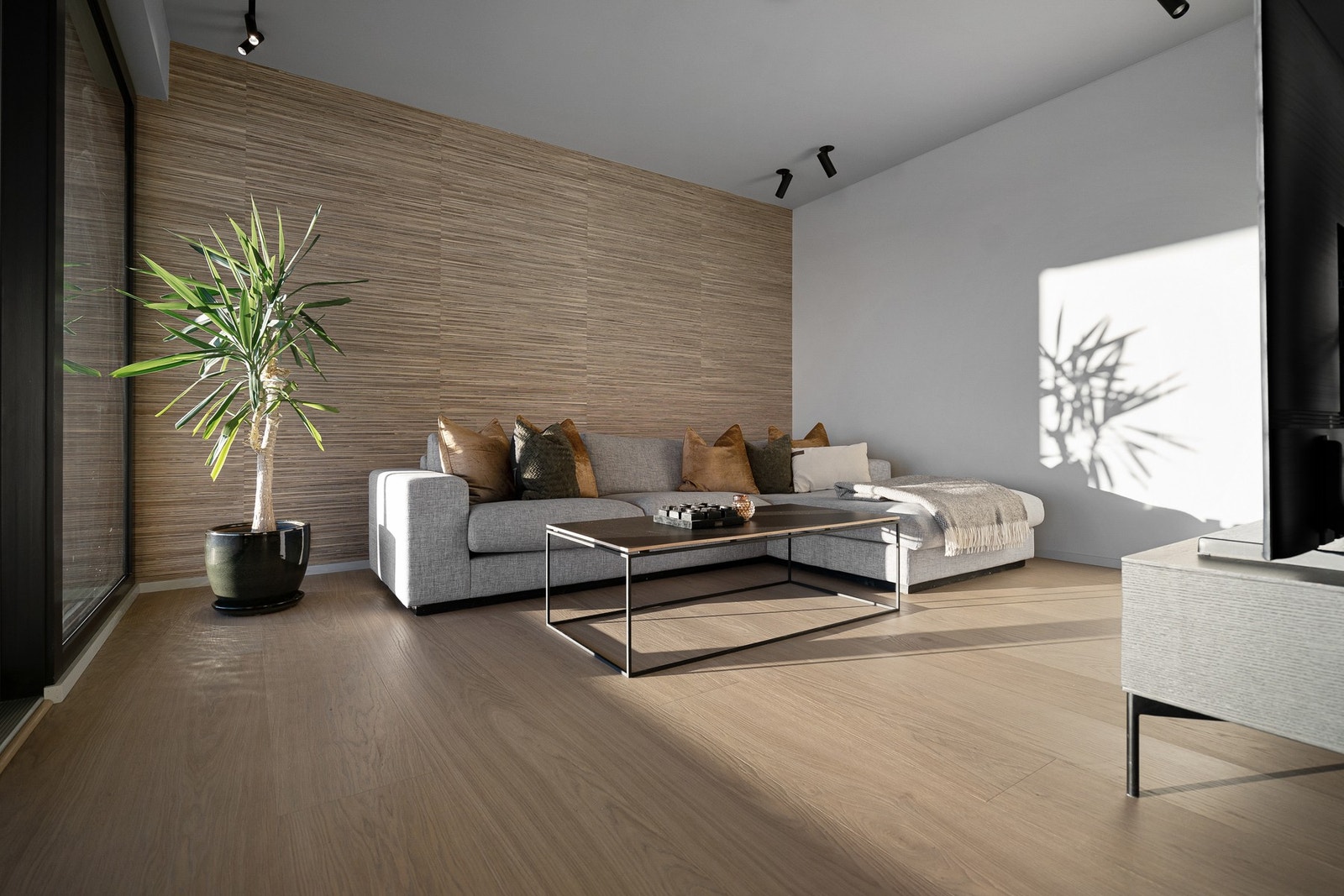 TV -stue i u.etg med utgang til hagen og bassengområde. Galleribilde