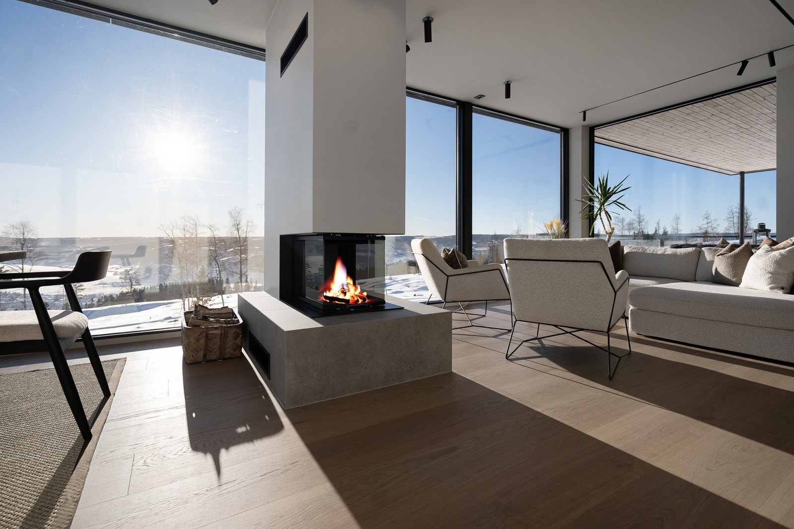 Interiørdesign er levert av Siv Brenne Interiørdesign. Vinduer levert av Natre. Galleribilde