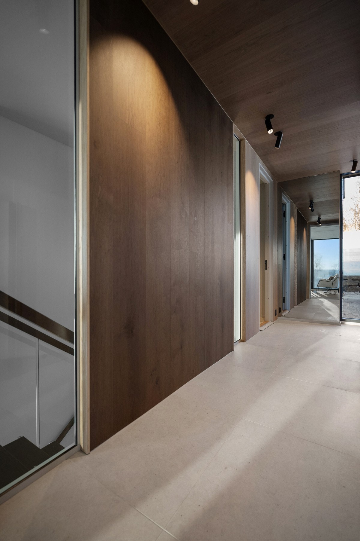 Lekkert eikegulv fra Bjelin type Bonnarp natur XXL, Woodura Planks BONNARP 3.0 XXL-Bjelin Bredde: 271mm Lengde: 2378mm Gulvet er i robust materiale tåler daglig bruk og er lett å holde rent. Galleribilde