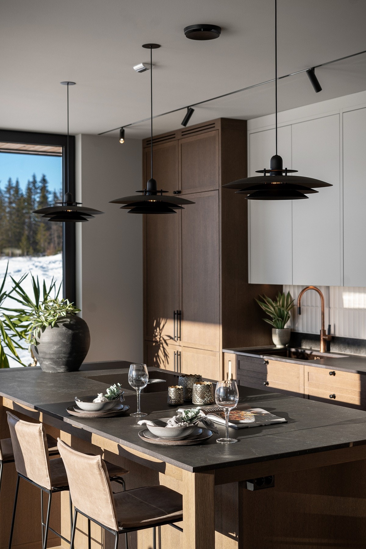 Benkeplaten er Dekton Laos levert av Gudbrandsdal Steinindustri AS på Tretten Galleribilde