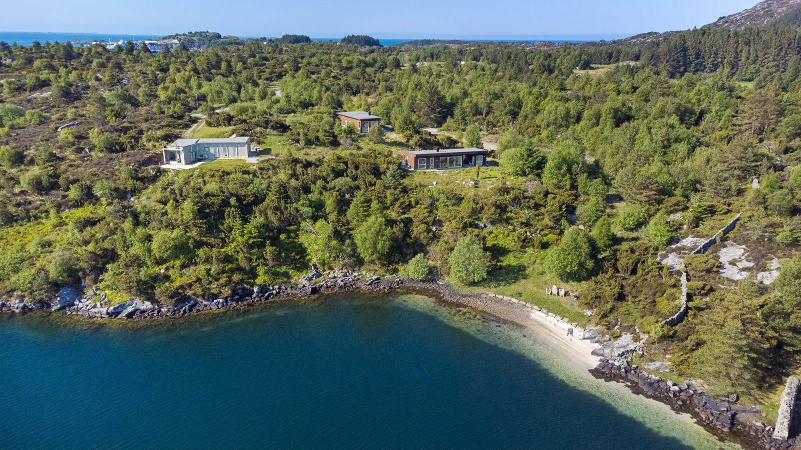 Hytten har kort spasertur til badevik Galleribilde