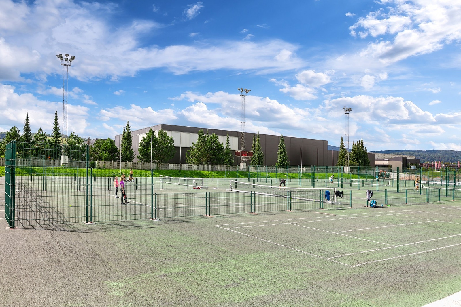 Idrettsparken inkluderer et bredt spekter av idrettsfasiliteter Galleribilde