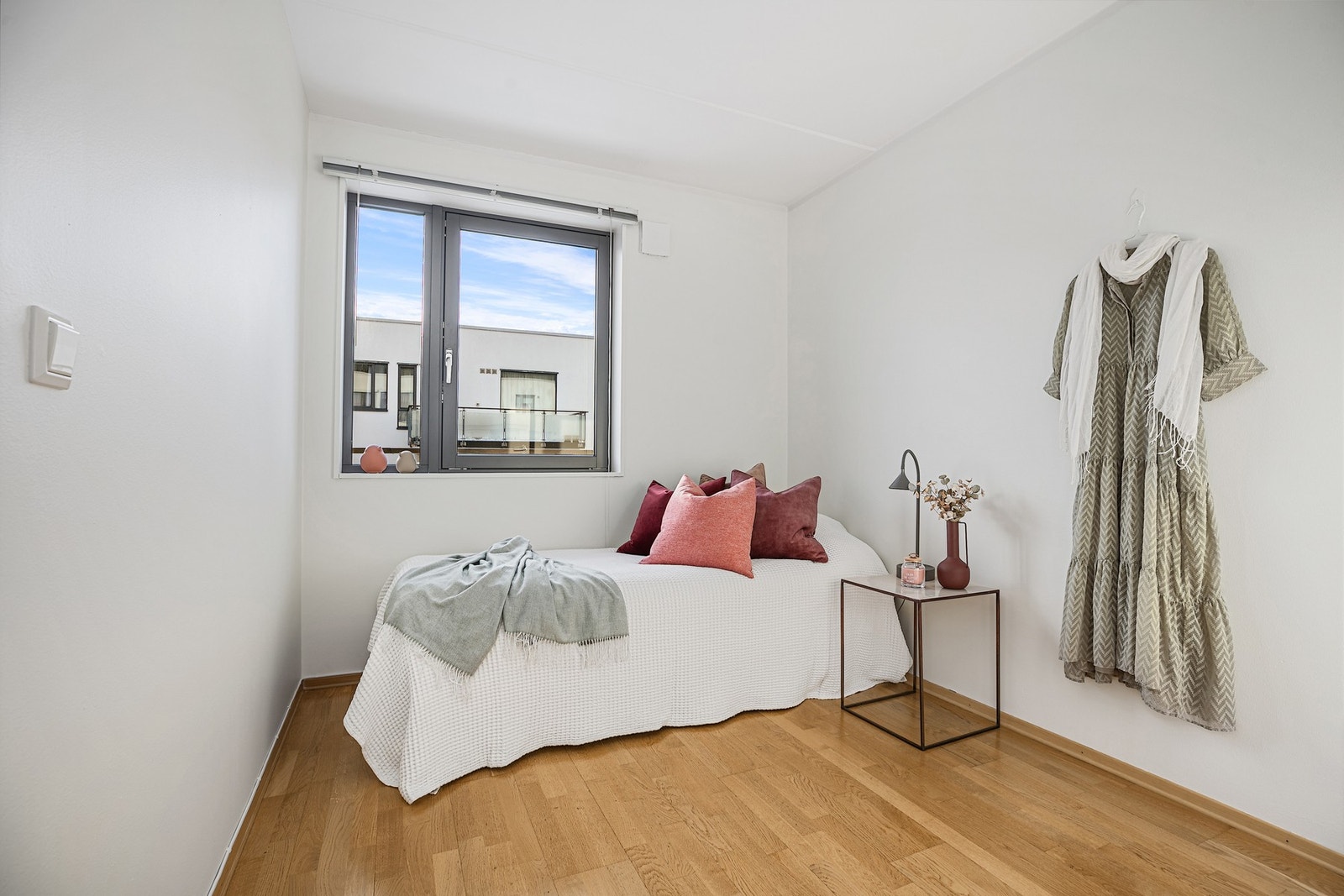 Soverom 2 har vindu vendende ut mot egen balkong. Galleribilde