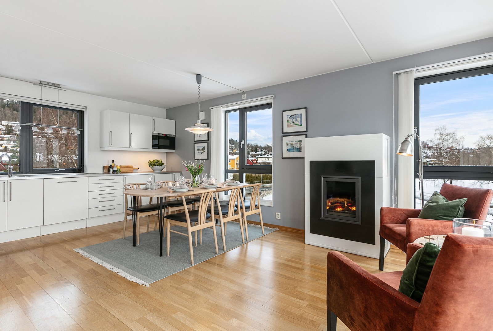 Privatmegleren Bærum ønsker velkommen til visning av denne moderne leiligheten med pene overflater og god planløsning Galleribilde