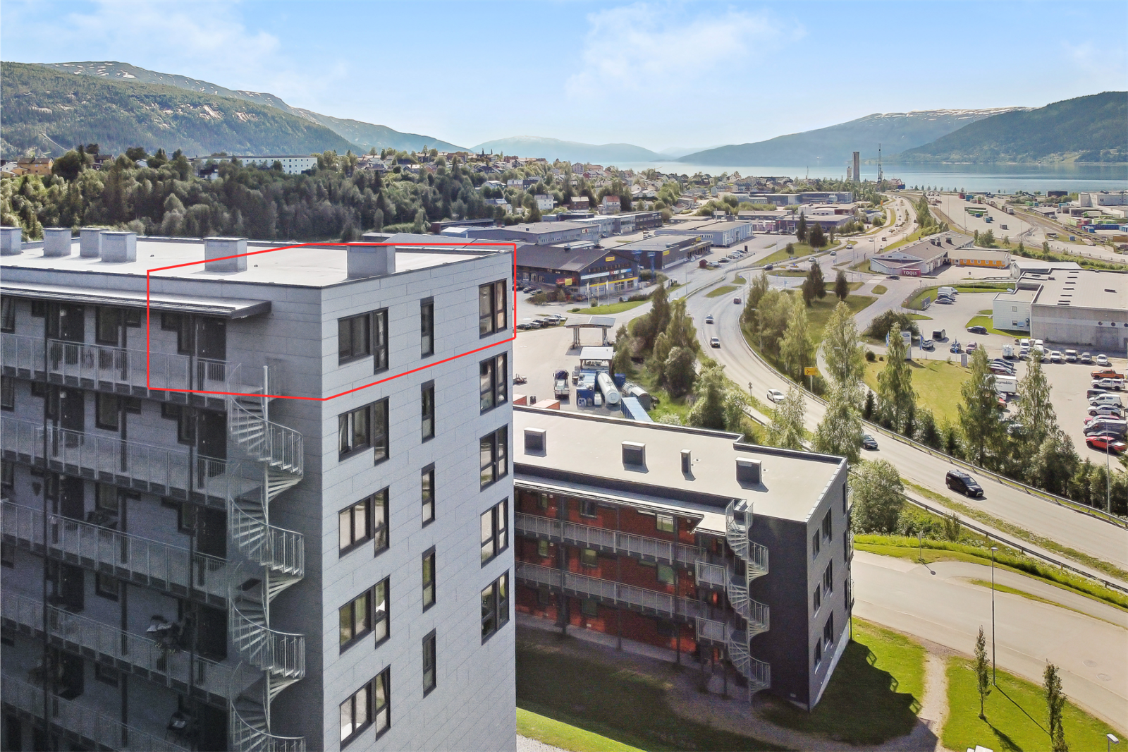 REDE Eiendomsmegling har gleden av å presentere Søderlundmyra 37 - Toppleilighet i Lyngheimåsen borettslag! Galleribilde