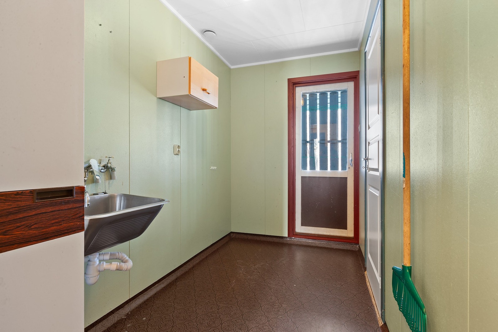 Vaskerom med nedgang til kjeller. Galleribilde