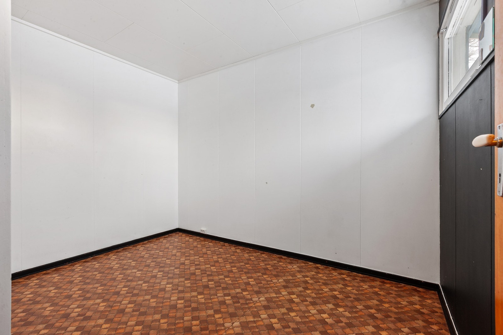 Brukt som soverom. Tidligere boder. Ikke bruksendret til varig opphold. Galleribilde