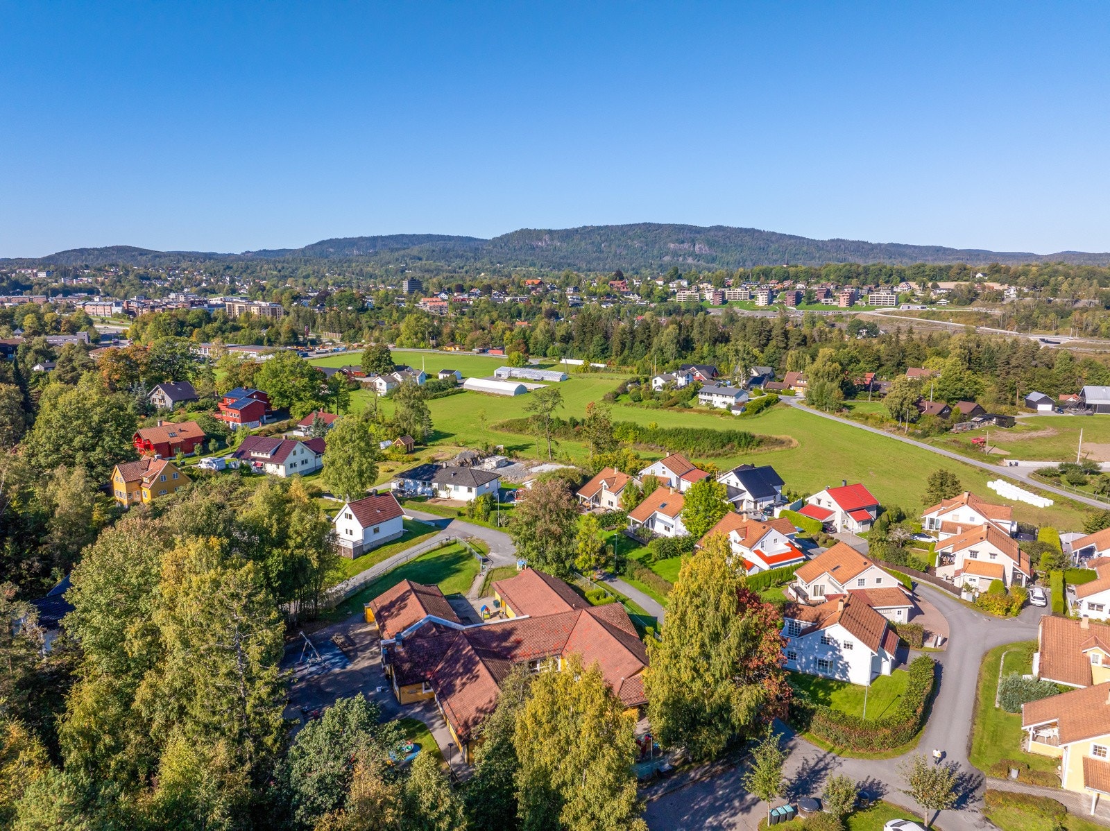 Marka med milevis med skiløyper og stier er heller ikke langt unna. Galleribilde