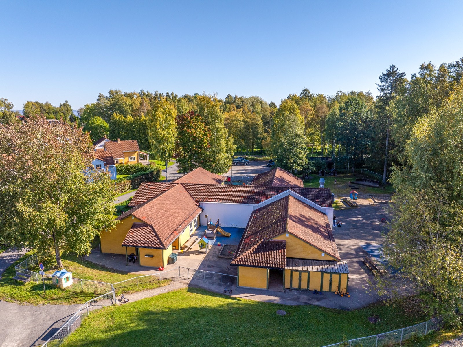 Båstadmyra barnehage ligger rett borte i gaten. Galleribilde