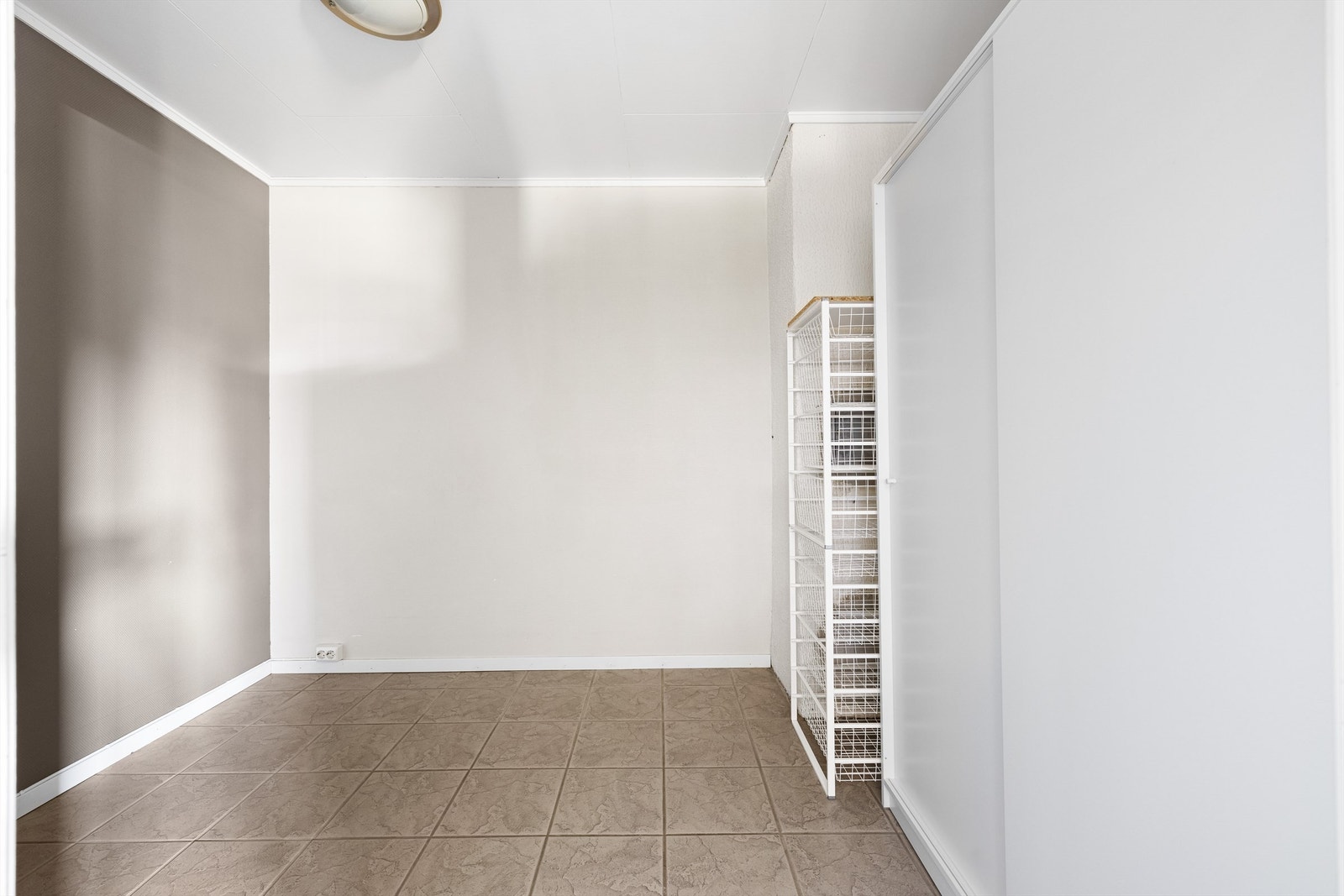 Bodens ca. 6 kvm. representerer stor oppbevaringsplass. Ytterligere en bod på ca. 5 kvm. er tilknyttet vaskerommet. Galleribilde