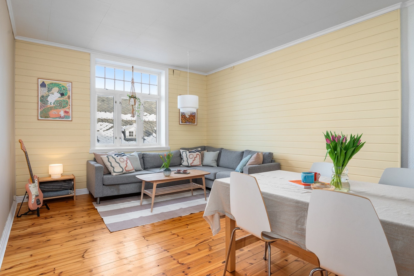 Luftig stue på 18,5 kvm med flott tregulv. Galleribilde