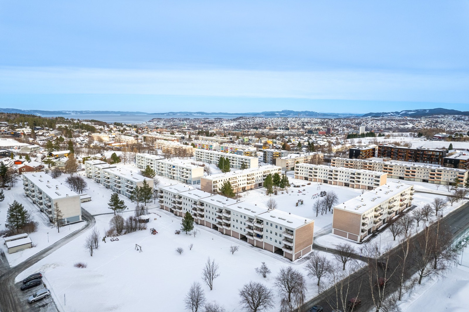 Fra leiligheten er det 400 m og fem minutters gange til Kiwi Havstad og metrobussholdeplass. Galleribilde