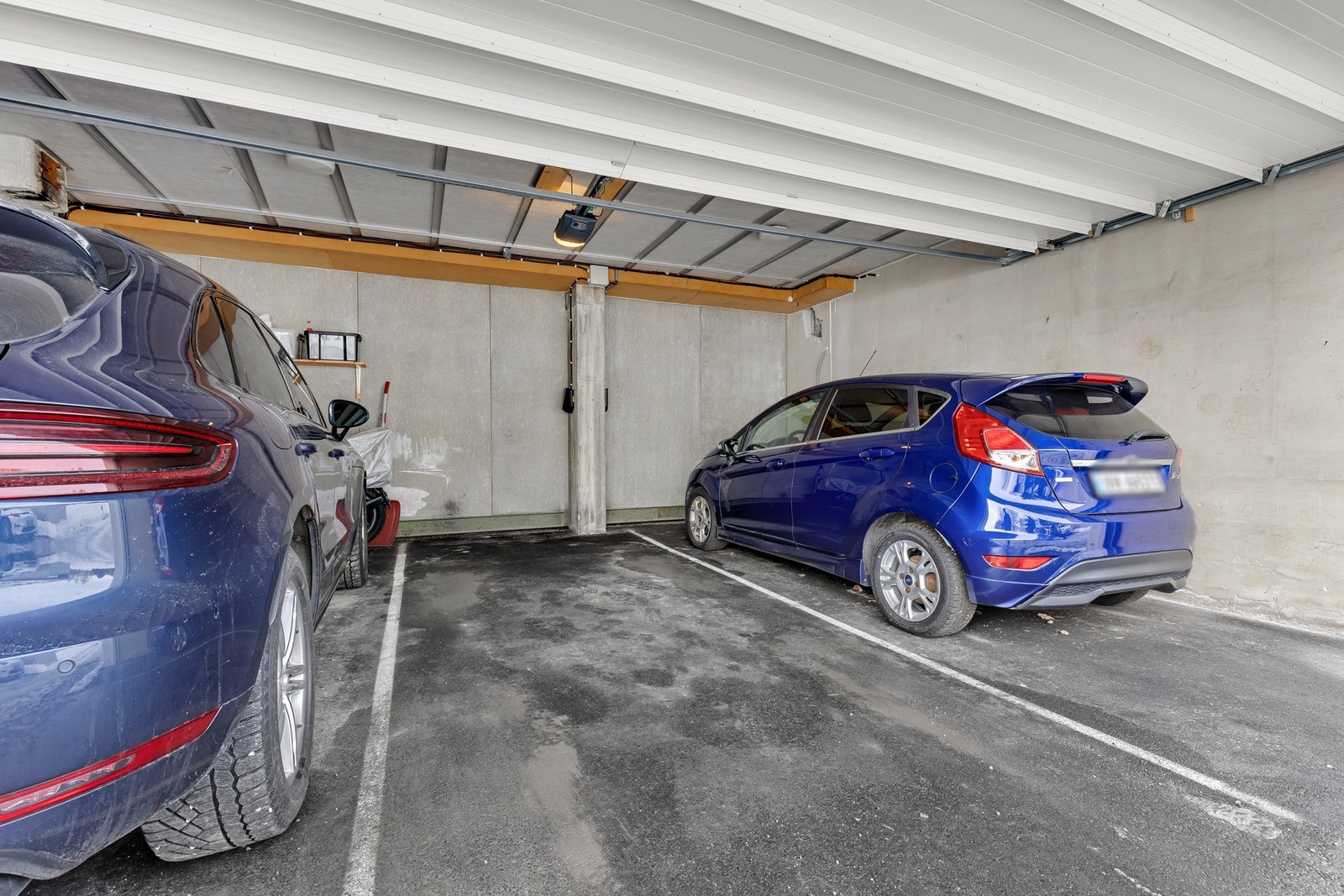 Leiligheten disponerer to boder og en garasjeplass i byggets sokkeletasje. Galleribilde