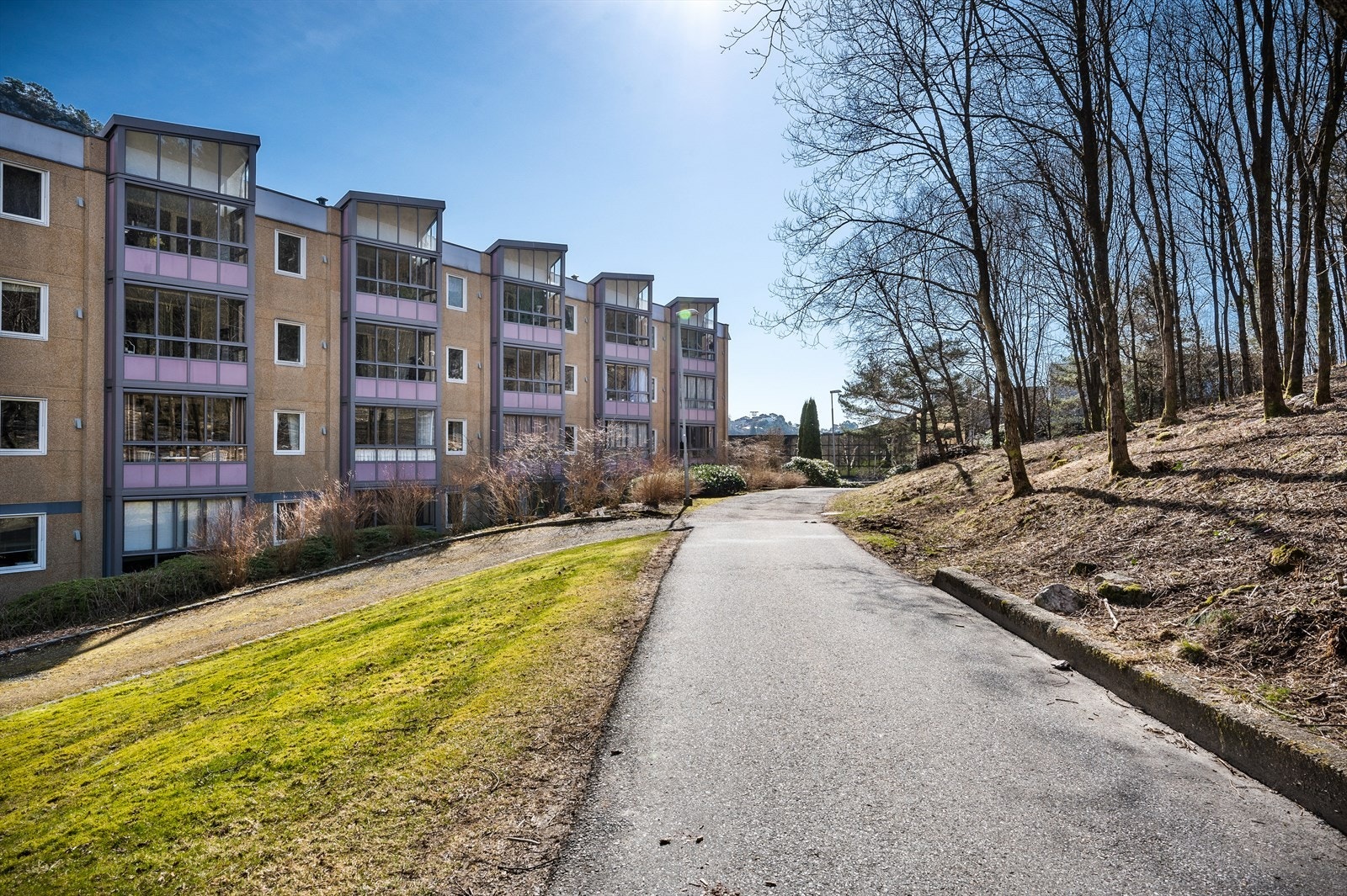 Det er veldig gode kollektivtilbud fra terminalen i Loddefjord, her går det direktebuss til blant annet Kokstad, Sandsli og Bergen Sentrum Galleribilde