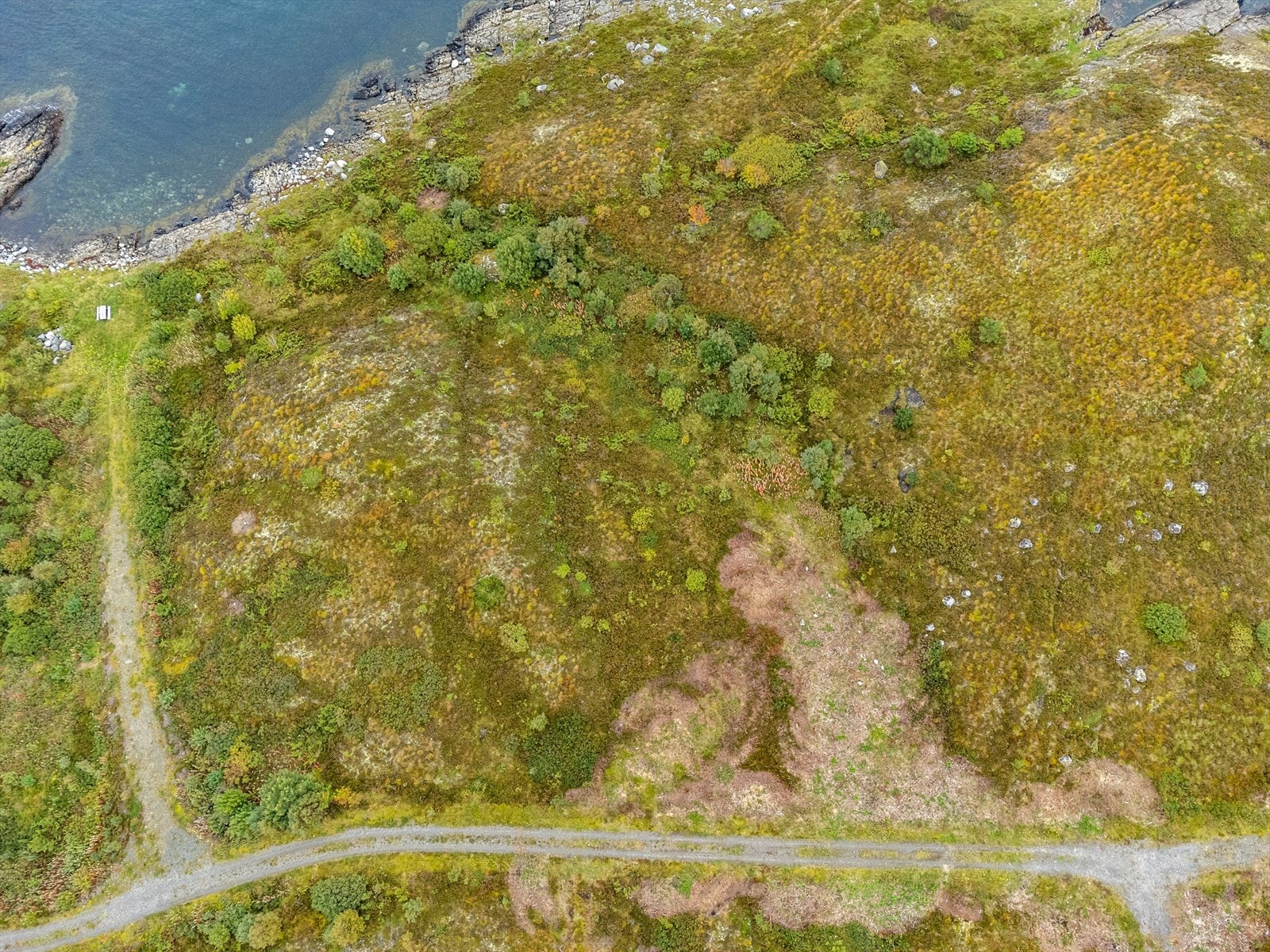 Med direkte adkomst via. E39 er det kun 17 mil kjøring fra Trondheim. Fra Kristiansund er det snaue 4 mil unna via. fylkesvei 680. Galleribilde