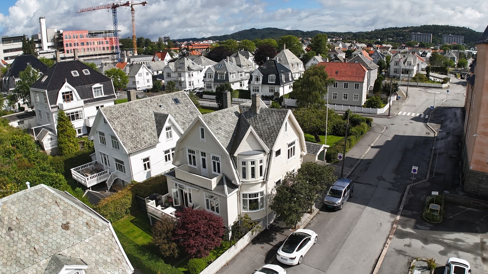 De fleste vinduene ble skiftet på 2000-tallet og de fleste dører er av nyere dato. Galleribilde