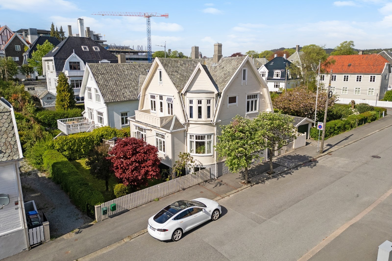 Deler av kledningen er også skiftet. Velkommen til en hyggelig visning i Bjørgvingata 22! Galleribilde