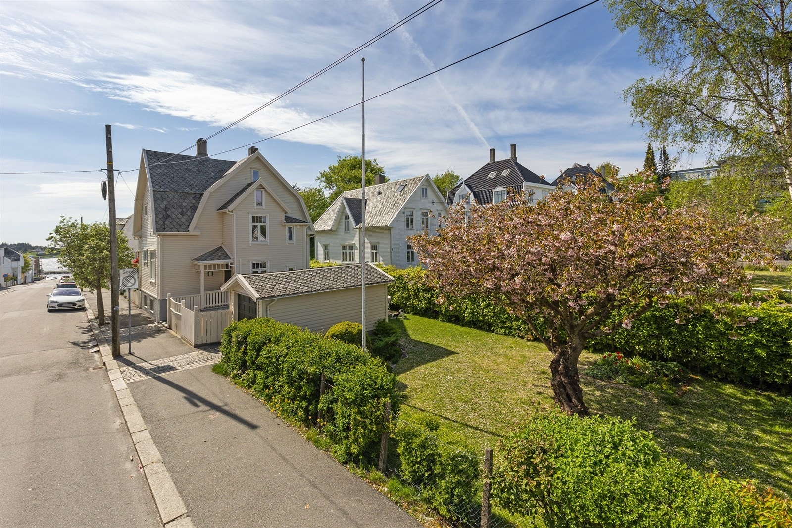 Frittliggende garasje med bruksareal på 18 kvm. Galleribilde