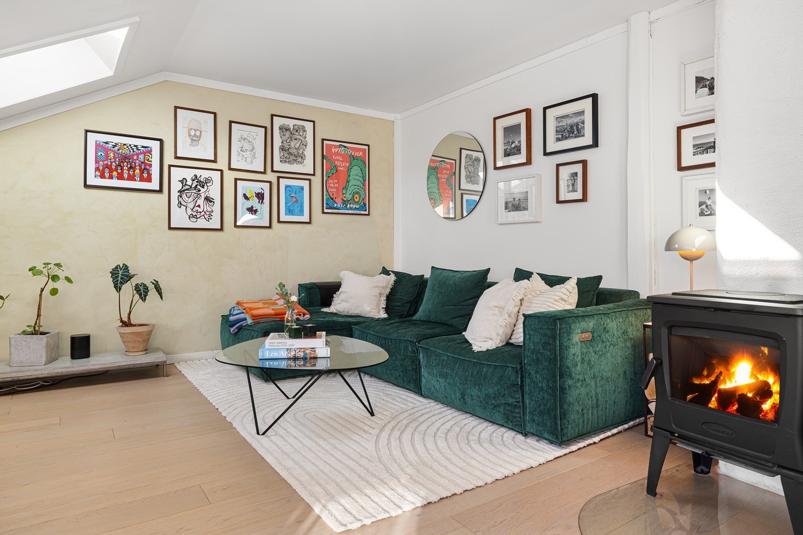 Leiligheten ligger i 5. etasje og inneholder entré, bad, stue, kjøkken og soverom. Galleribilde