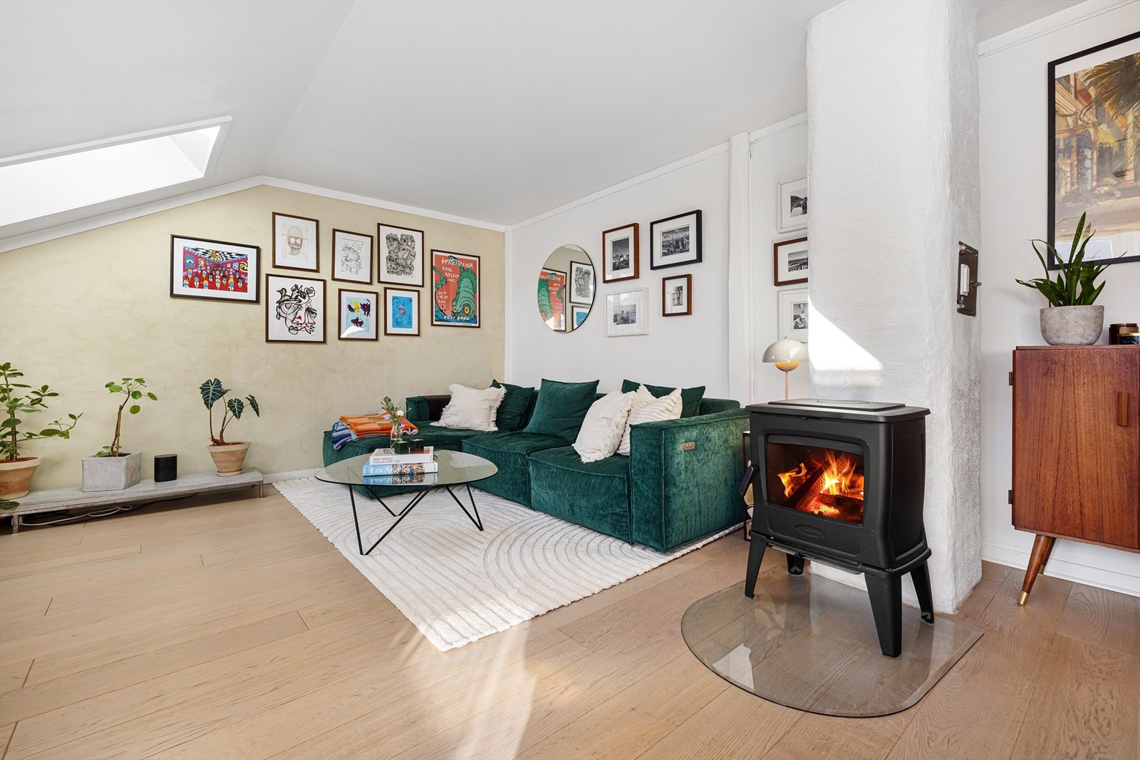 Her har du en romslig 2-roms med oppleves moderne, gjennomført og tidsriktig. Galleribilde