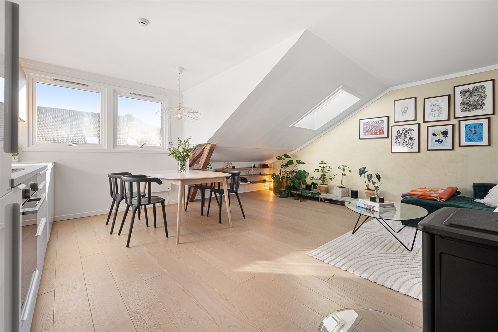 En moderne, lys og gjennomført 2-roms toppleilighet med attraktiv beliggenhet på Tøyen. Galleribilde