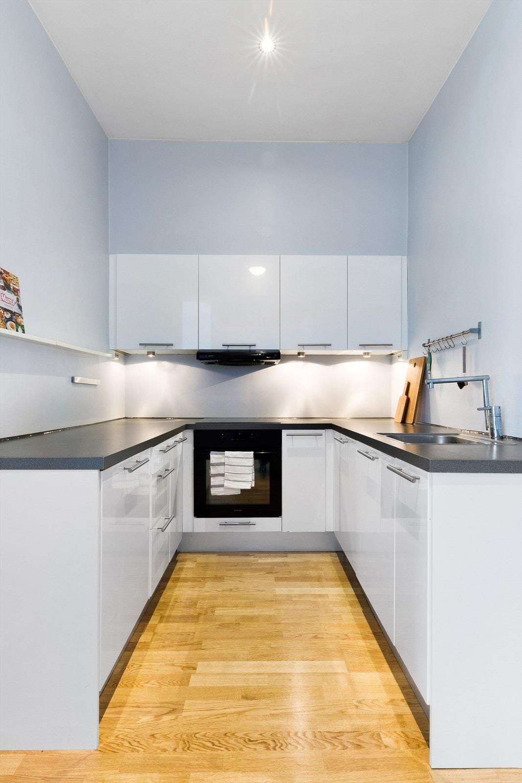 Integrerte hvitevarer innredningen. Galleribilde