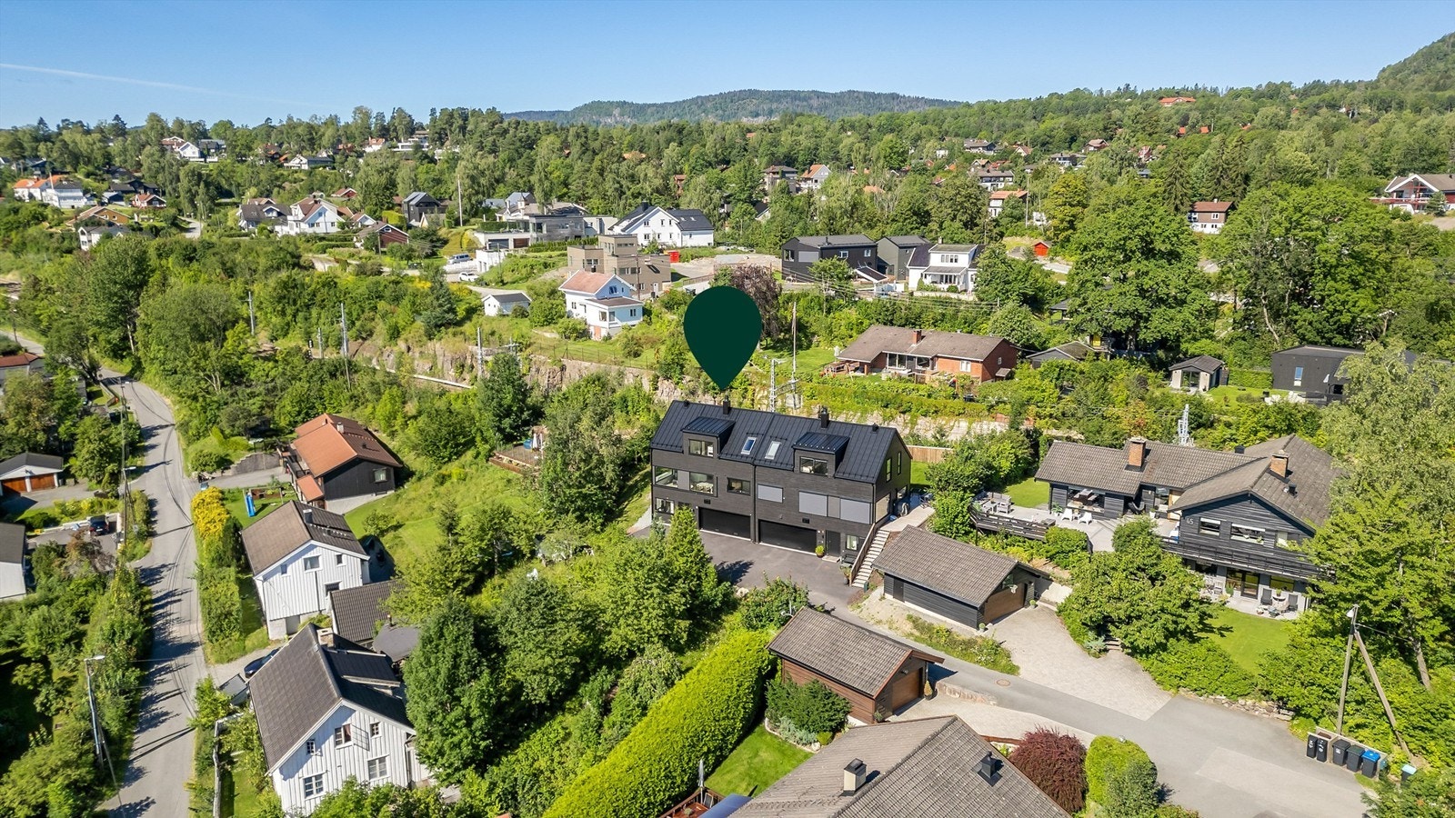 Boligen ligger i et attraktivt og barnevennlig boligområde ved Hofstad og Høn i Asker. Galleribilde