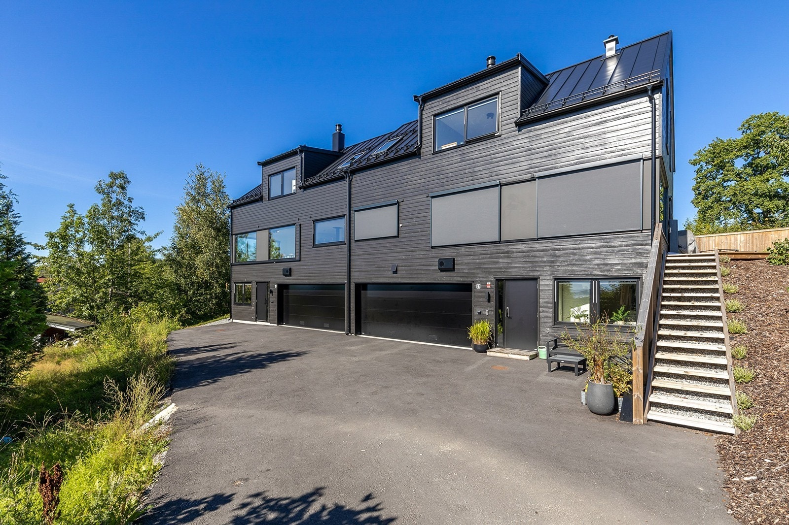 Boligen har beliggenhet innerst i en blindvei. Galleribilde