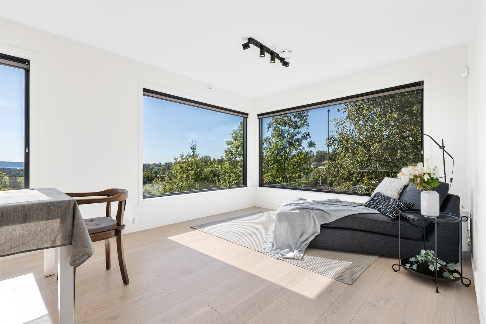 Her kan du sette inn gode stoler og nyte den vakre utsikten. Galleribilde