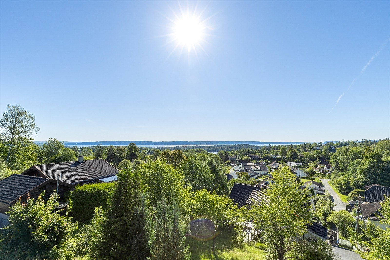 Den herlige utsikten som kan nytes fra boligen. Galleribilde