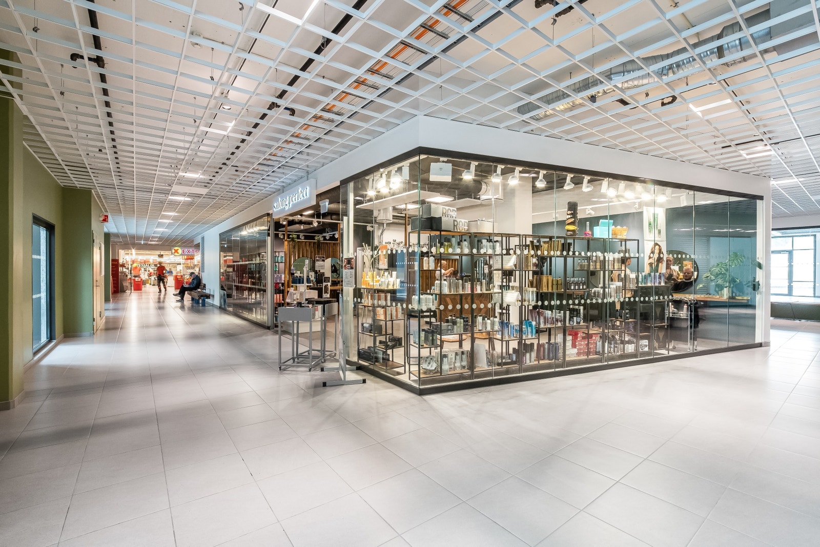 Frisør - Salong Perfect. Servicetilbud i bygget gir en effektiv arbeidshverdag! Galleribilde