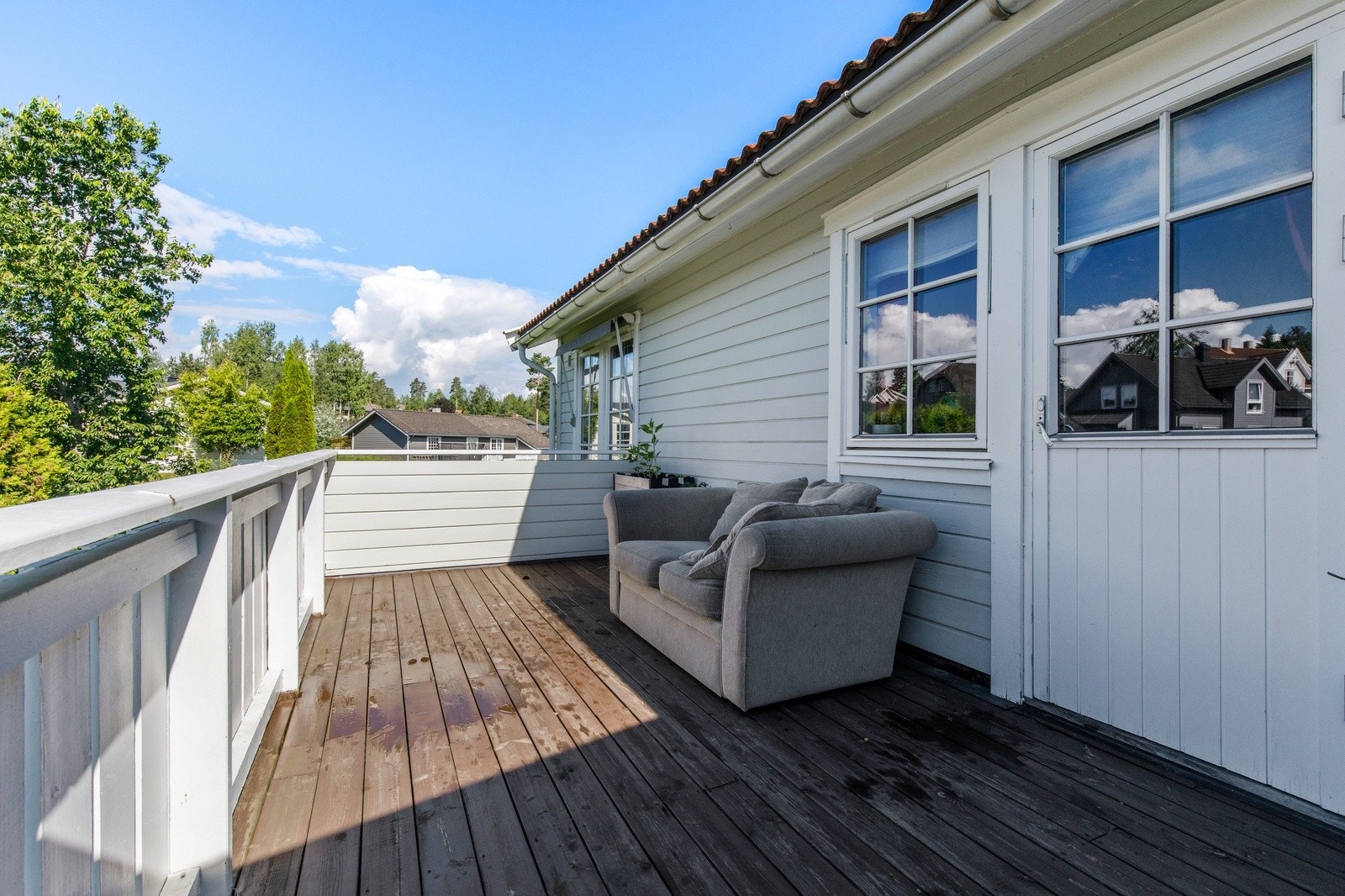 Hyggelig balkong med gode solforhold. Galleribilde