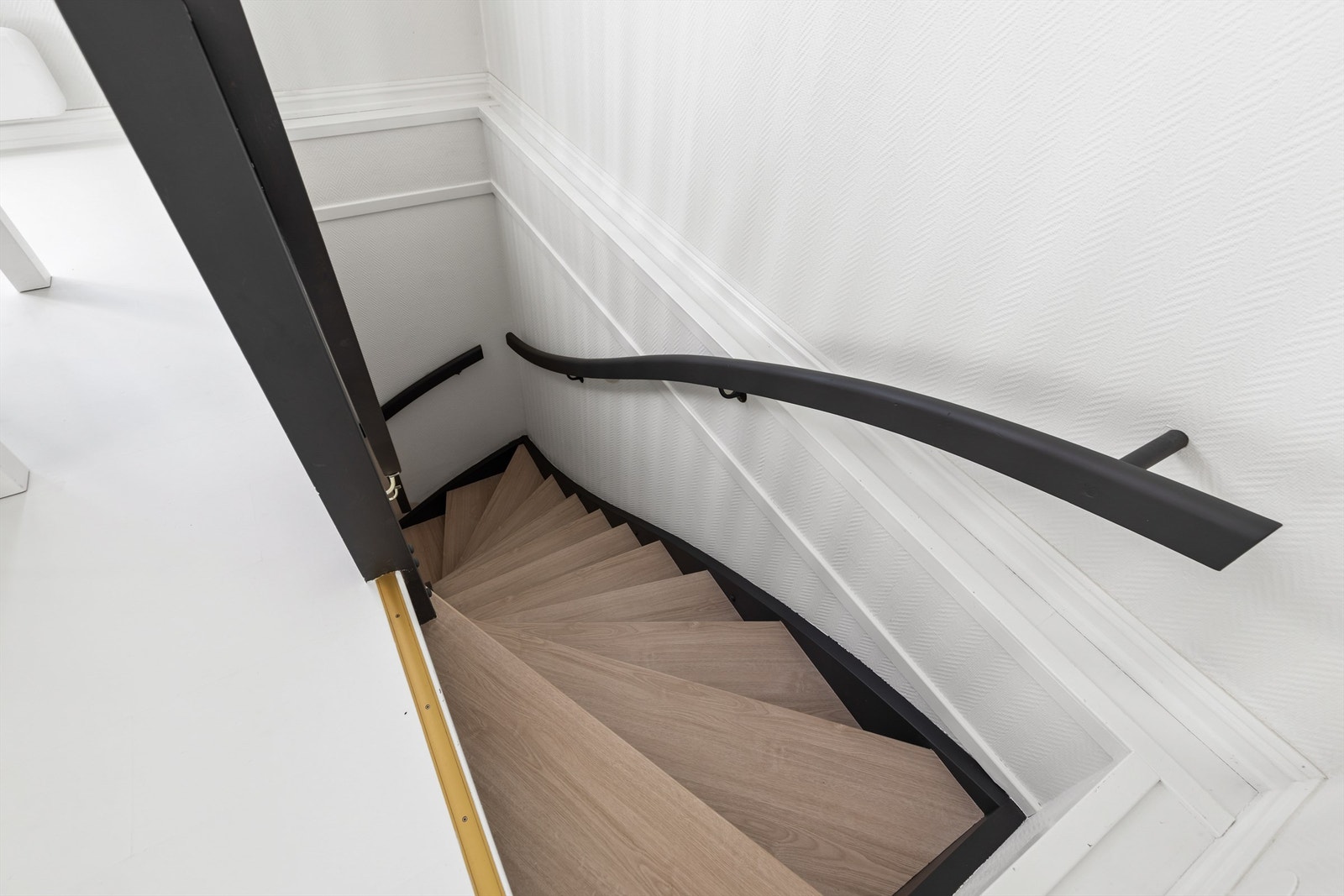 Trappegang ned til kjeller Galleribilde