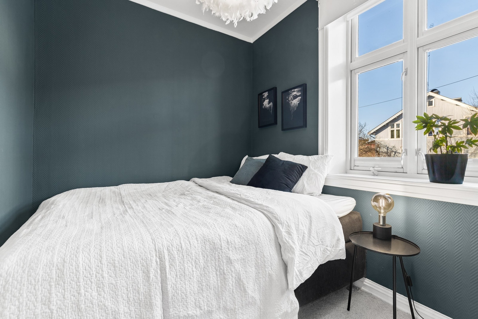 Rommet har en god takhøyde (opptil 2,58 m) som gir en luftig romfølelse Galleribilde