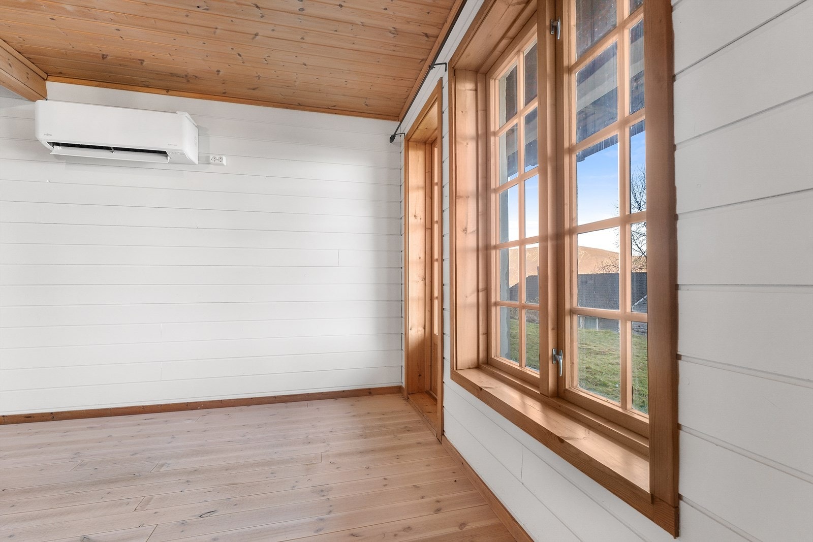 023_Varmepumpe ved utgang frå kjellerstue.jpg Galleribilde