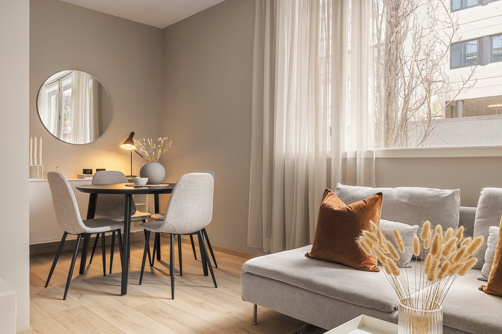- Fin plass til spisestue - Galleribilde