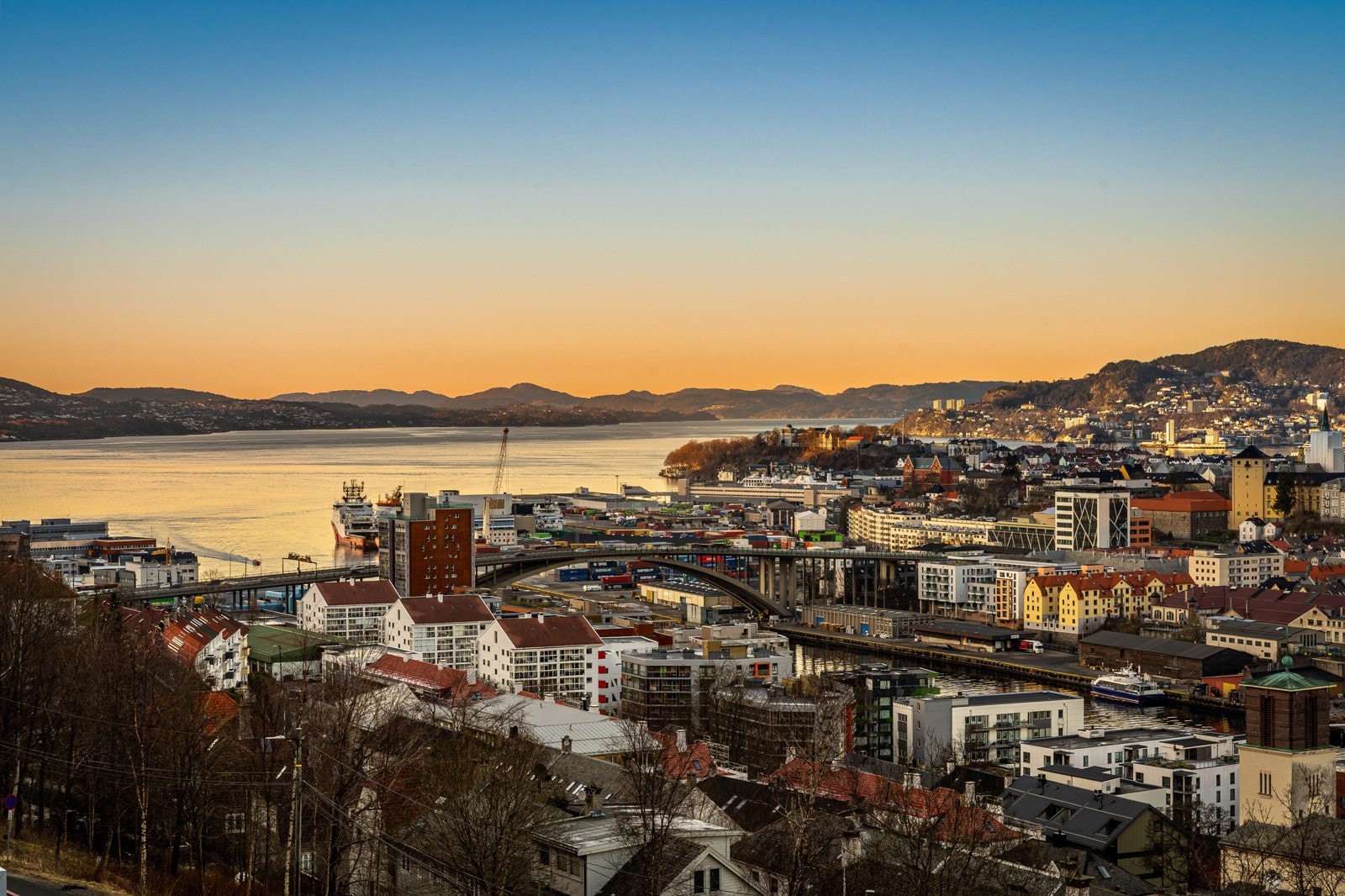 Beliggenheten er ypperlig for studenten med en spasertur til BI på 15-20 minutter, ellers kommer man seg effektivt til de ulike studiestedene med kollektiv transport. Galleribilde