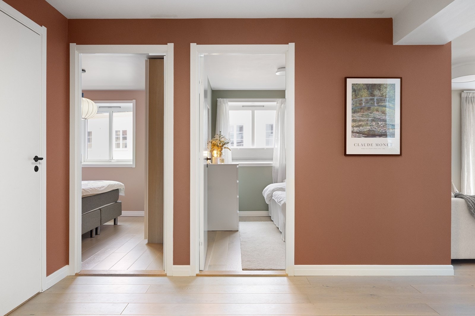 Fra gangen er det adkomst til boligens to romslige soverom. Galleribilde