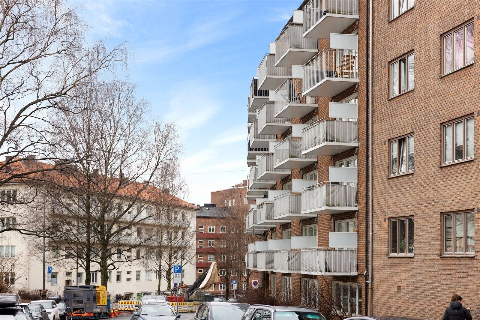 Her bor du med gangavstand til dagligvarebutikker, treningssenter, restauranter, kafeer og offentlig transport. Galleribilde