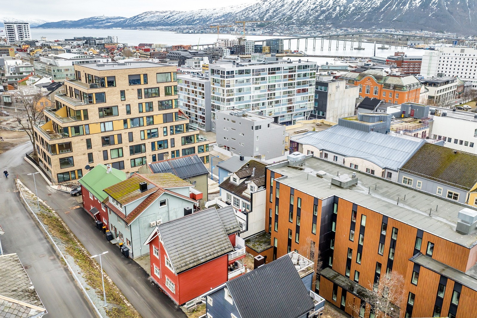 Leiligheten passer perfekt for deg som ønsker å bo sentrumsnært men samtidig i rolige omgivelser. Galleribilde