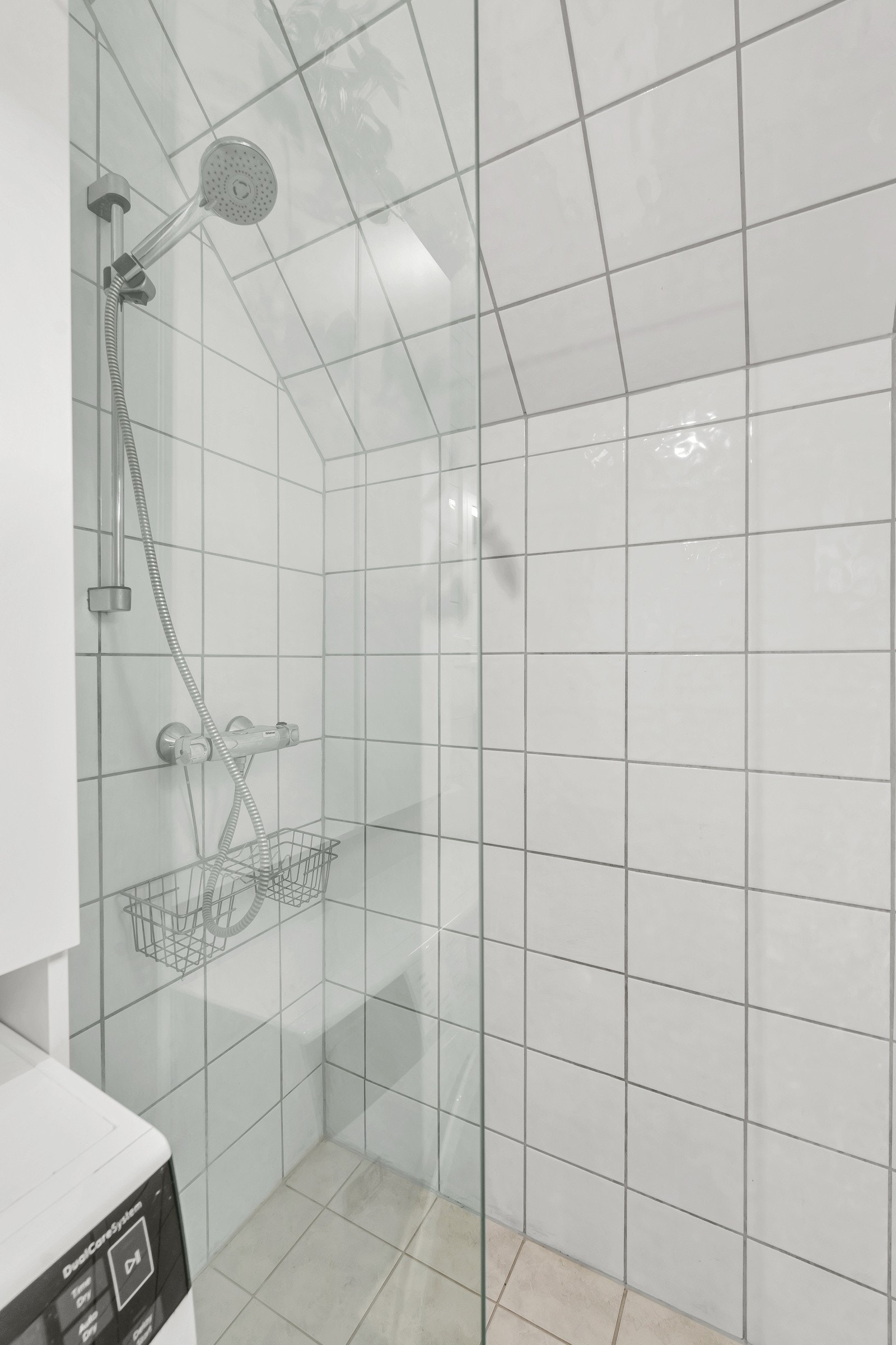 Dusjhjørne med glassvegg. Galleribilde