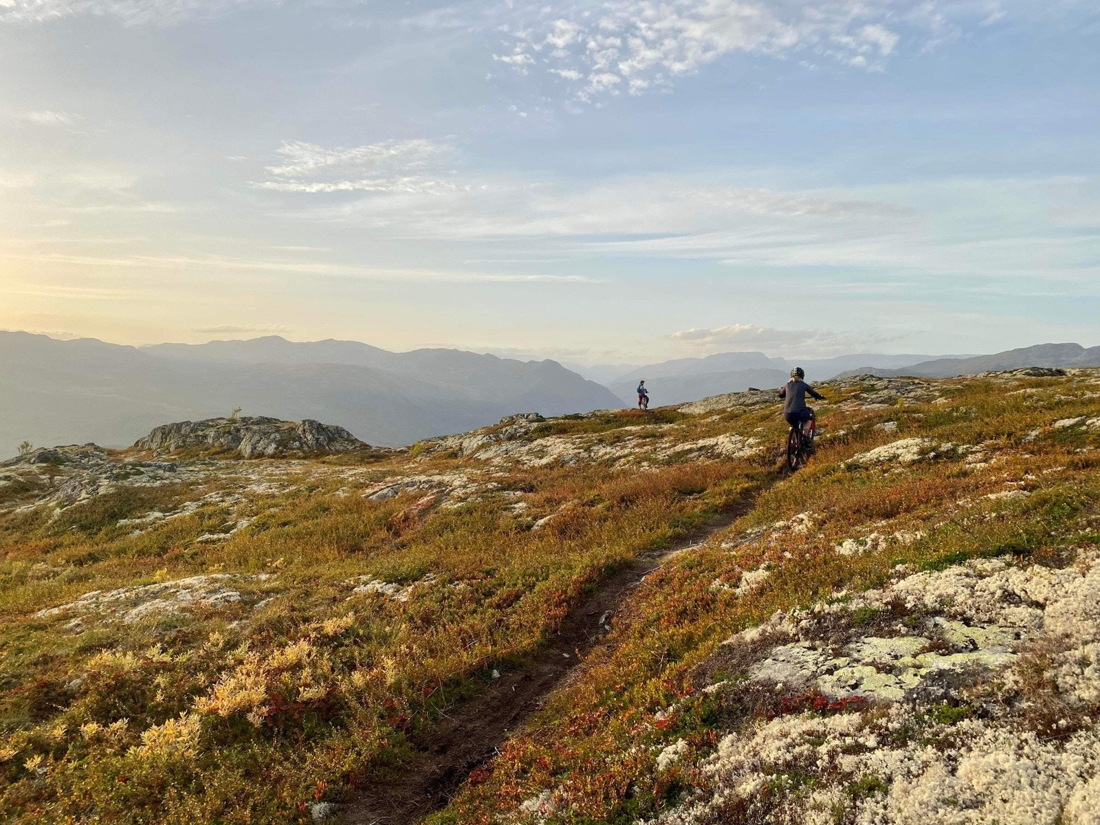 På sommerstid er Hemsedal perfekt for fjell- og toppturer. Galleribilde