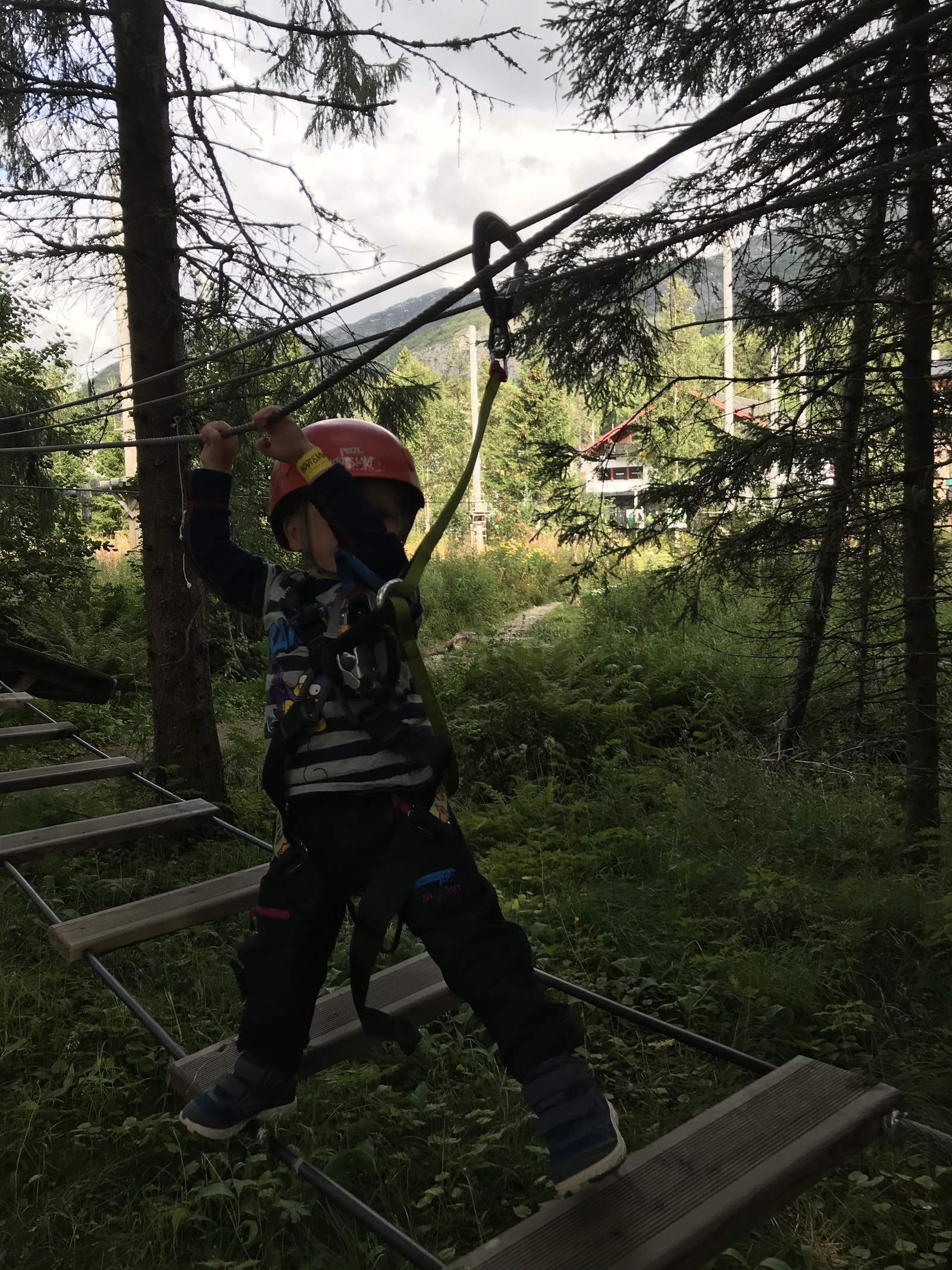 I sentrum finnes det Høyt og lavt klatrepark Galleribilde