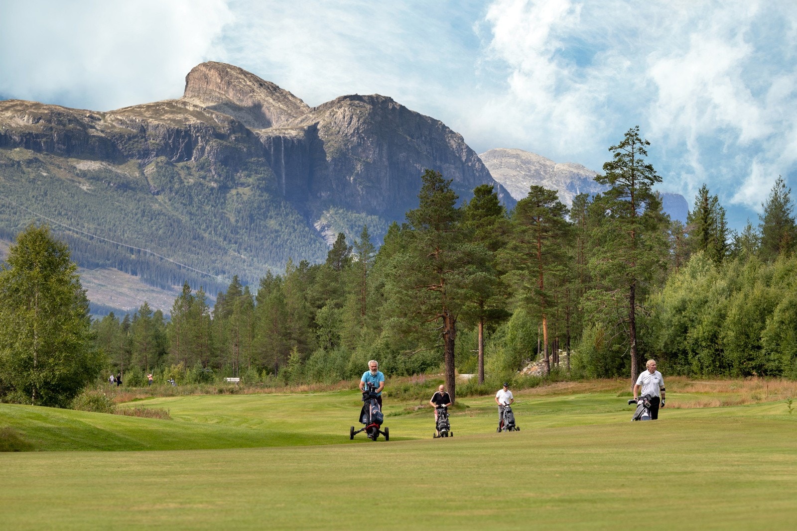 Golf er også et tilbud via Golf Alpin. Her kan du slå et slag golf mens du beundrer den vakre fjellnaturen. Galleribilde