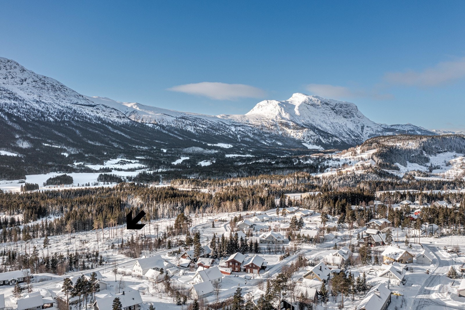 Boligfeltet har igjen 9 flotte boligtomter med åpen og solvendt beliggenhet. Galleribilde