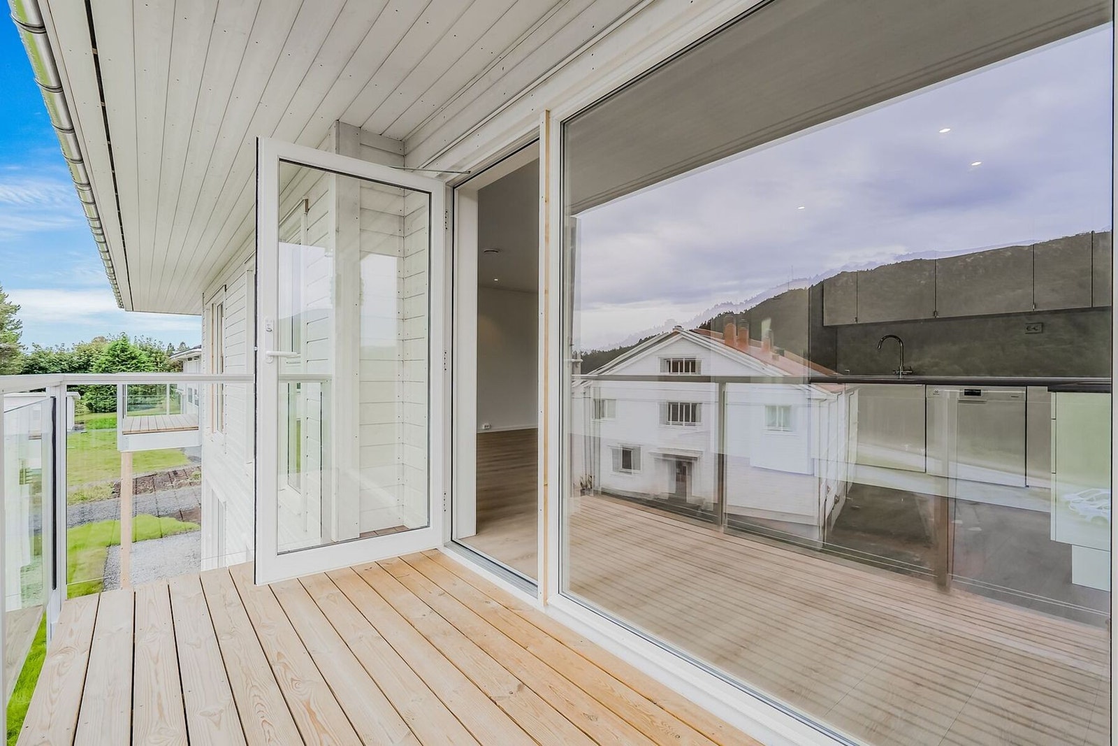 Deler av terrassen er overbygd. Galleribilde
