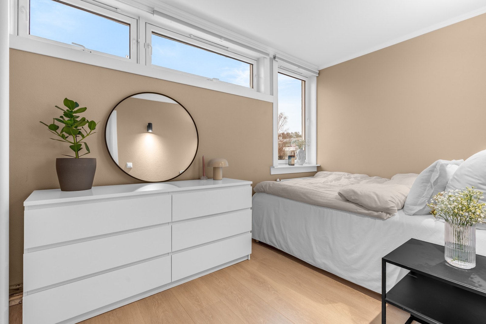 Soverom II er også av god størrelse med plass til seng og garderobeløsning. Galleribilde